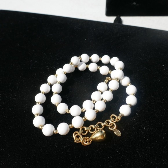 Vintage Monet White Bead Choker Necklace 16 inches - Picture 2 of 7
